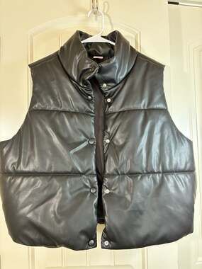 No Boundaries Faux Black Leather Puffer Vest Women's XXL 19 Juniors